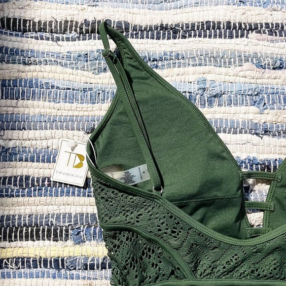 Tini Bikini Swimwear green crochet one piece deep v strappy swimsuit size Small - Picture 4 of 6